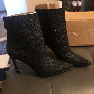 Brand new Kenneth Cole high heel booties😍